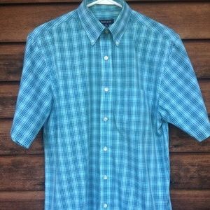 Plaid short sleeve button down shirt